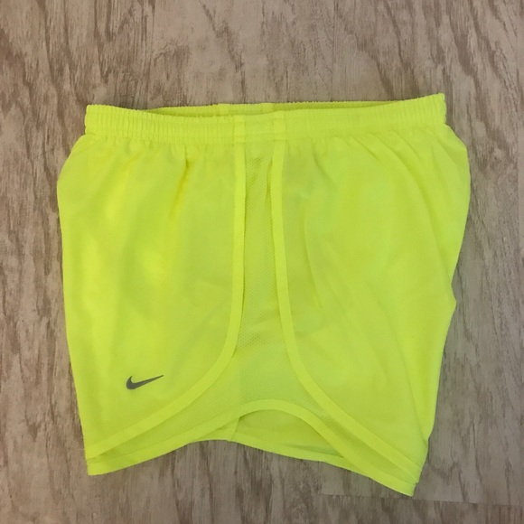 Nike Women’s Dri-Fit running/track shorts NEW - Picture 3 of 5
